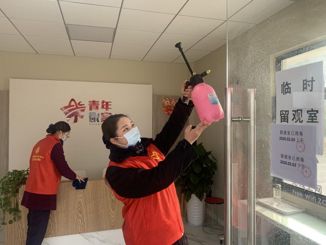 13馬鞍山中心將中心“青年微家”陣地改為臨時(shí)留觀室，青年志愿者定期進(jìn)行場(chǎng)所消毒處理，進(jìn)一步發(fā)揮團(tuán)屬陣地和青年志愿者作用（3）.jpg